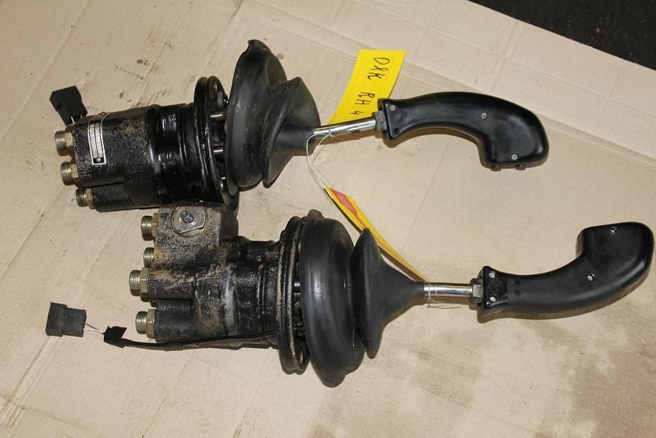 O&K RH 4 PMS Joystick - Kabiin ja interjöör - Ehitusmasinad: pilt 2 O&K RH 4 PMS Joystick - Kabiin ja interjöör - Ehitusmasinad: pilt 2