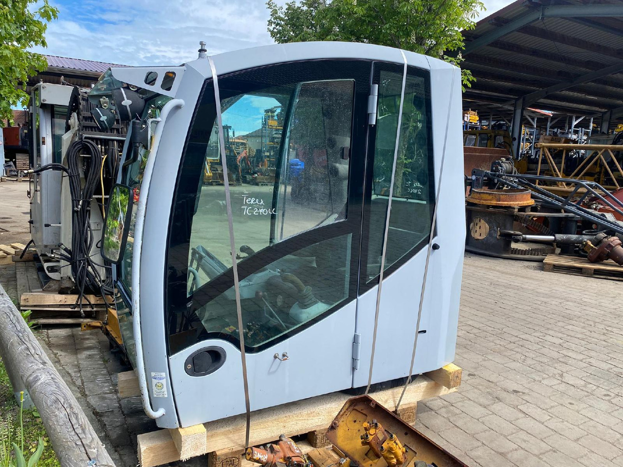 Terex TC 240 LC - Kabiin - Ehitusmasinad: pilt 3 Terex TC 240 LC - Kabiin - Ehitusmasinad: pilt 3