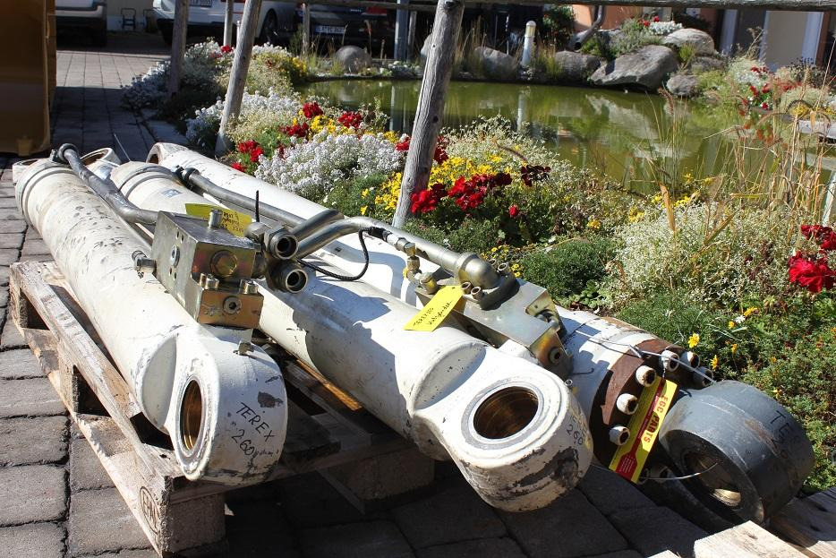 Terex TC 260 LC - Hüdrauliline silinder - Ehitusmasinad: pilt 2 Terex TC 260 LC - Hüdrauliline silinder - Ehitusmasinad: pilt 2