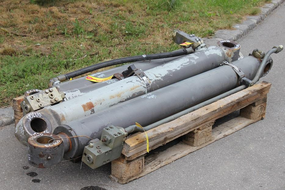 Volvo EC 160 - Hüdrauliline silinder - Ehitusmasinad: pilt 1 Volvo EC 160 - Hüdrauliline silinder - Ehitusmasinad: pilt 1