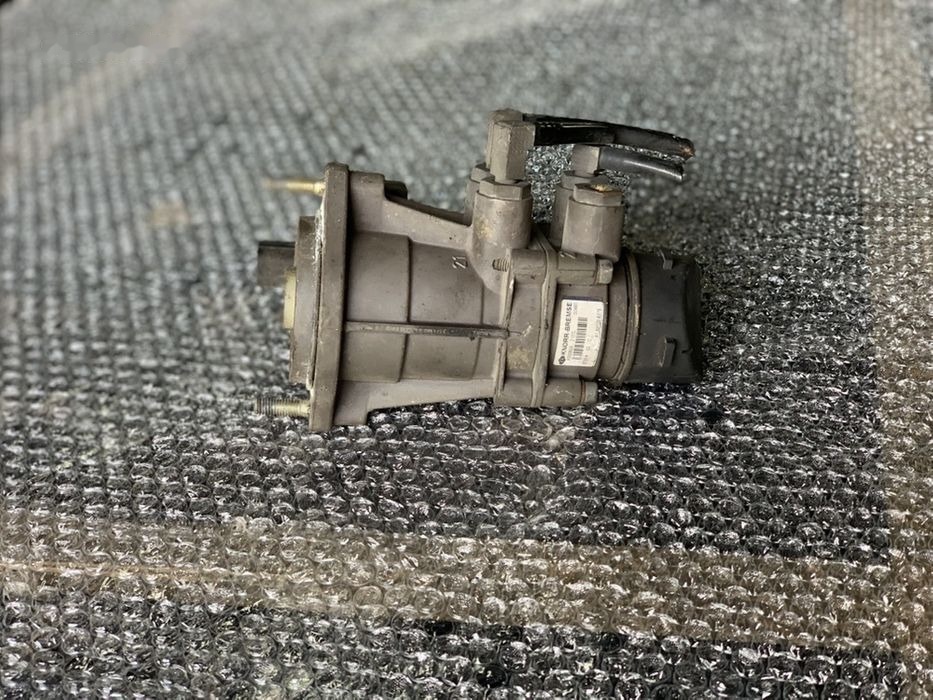 MAN zawór główny hamulcowy oryginał hurt K000926 MAN TGA K000926 - Pidurisilinder - Veoauto: pilt 1 MAN zawór główny hamulcowy oryginał hurt K000926 MAN TGA K000926 - Pidurisilinder - Veoauto: pilt 1