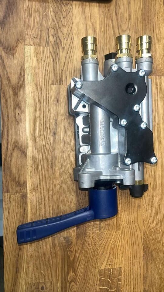 Nowy Zawór Sterowania Platformy Naczepy WABCO 4630905000 ETASC D 4630905000 - Hüdrauliline klapp - Veoauto: pilt 1 Nowy Zawór Sterowania Platformy Naczepy WABCO 4630905000 ETASC D 4630905000 - Hüdrauliline klapp - Veoauto: pilt 1