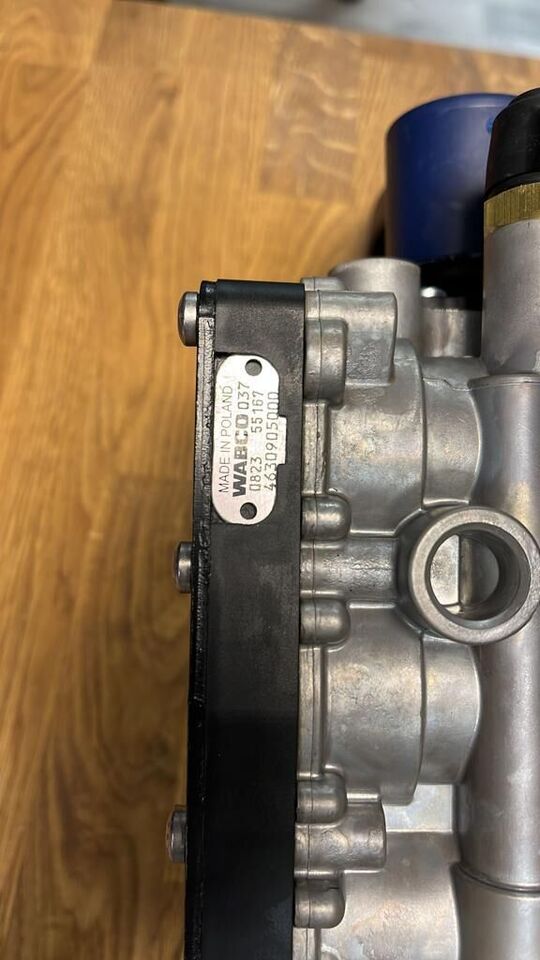 Nowy Zawór Sterowania Platformy Naczepy WABCO 4630905000 ETASC D 4630905000 - Hüdrauliline klapp - Veoauto: pilt 3 Nowy Zawór Sterowania Platformy Naczepy WABCO 4630905000 ETASC D 4630905000 - Hüdrauliline klapp - Veoauto: pilt 3