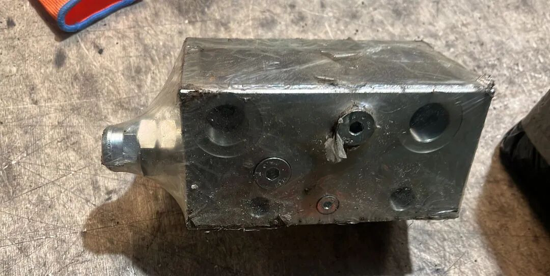Rexroth Flow Divider R930062425 - Piduriklapp - Veoauto: pilt 2 Rexroth Flow Divider R930062425 - Piduriklapp - Veoauto: pilt 2