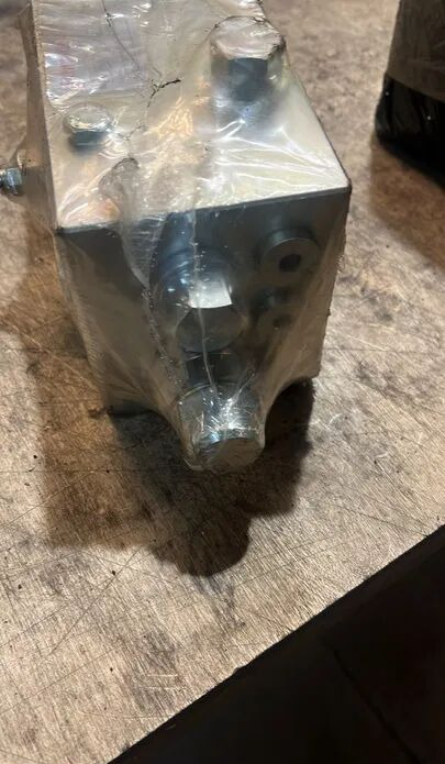 Rexroth Flow Divider R930062425 - Piduriklapp - Veoauto: pilt 1 Rexroth Flow Divider R930062425 - Piduriklapp - Veoauto: pilt 1