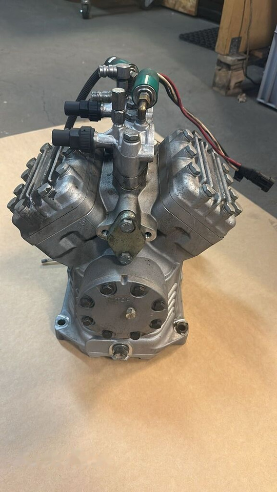 Sprężarka kompresor klimatyzacji Bock Eberspacher FKX40/470K 8862010000407 - Kliimaseadme kompressor - Veoauto: pilt 2 Sprężarka kompresor klimatyzacji Bock Eberspacher FKX40/470K 8862010000407 - Kliimaseadme kompressor - Veoauto: pilt 2