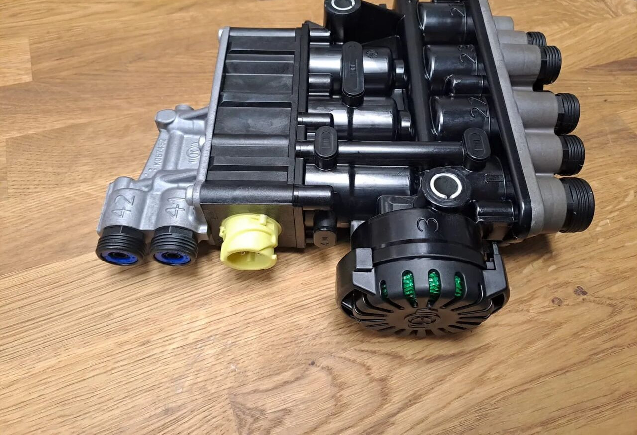 ZAWÓR ECAS K058032N00 NOWY Zawór Sterujący Poduszek Knorr Bremse K058032N00 - Piduriklapp - Veoauto: pilt 3 ZAWÓR ECAS K058032N00 NOWY Zawór Sterujący Poduszek Knorr Bremse K058032N00 - Piduriklapp - Veoauto: pilt 3