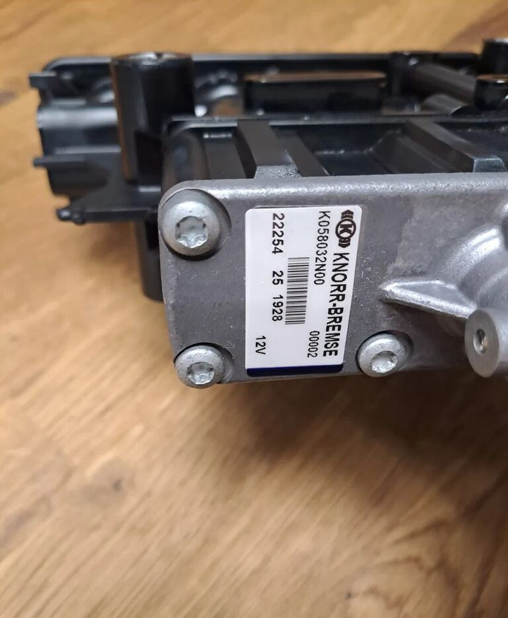 ZAWÓR ECAS K058032N00 NOWY Zawór Sterujący Poduszek Knorr Bremse K058032N00 - Piduriklapp - Veoauto: pilt 2 ZAWÓR ECAS K058032N00 NOWY Zawór Sterujący Poduszek Knorr Bremse K058032N00 - Piduriklapp - Veoauto: pilt 2