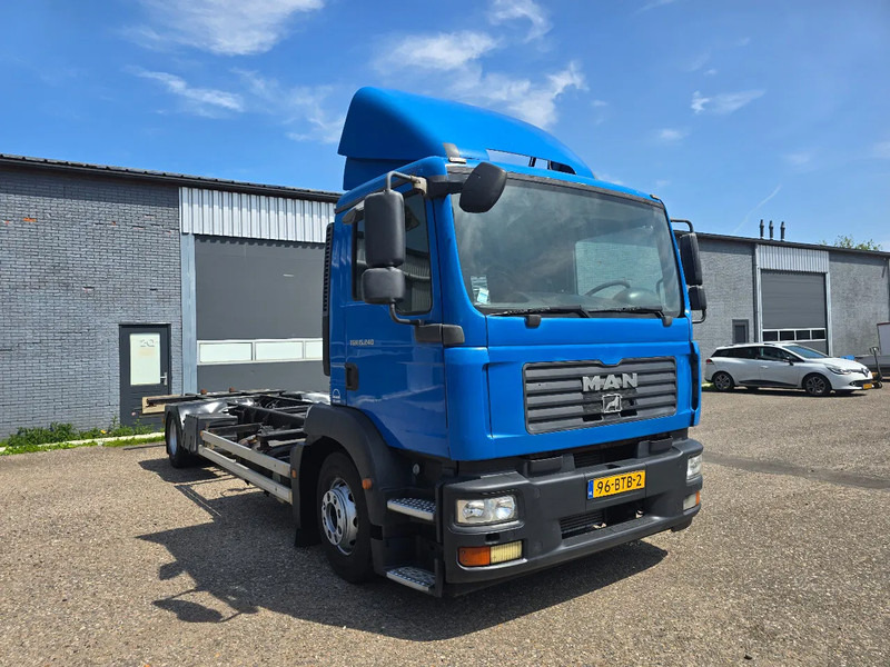 MAN TGM 15.240 TGM BDF - Konteinerveduk/ Tõstukiga veoauto: pilt 2 MAN TGM 15.240 TGM BDF - Konteinerveduk/ Tõstukiga veoauto: pilt 2