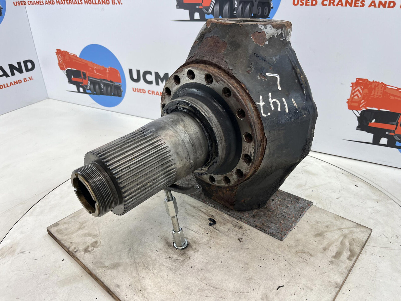 FAUN ATF 45-3 Steering knuckle 16 holes axle 3 - Käändtelg - Kraana: pilt 1 FAUN ATF 45-3 Steering knuckle 16 holes axle 3 - Käändtelg - Kraana: pilt 1