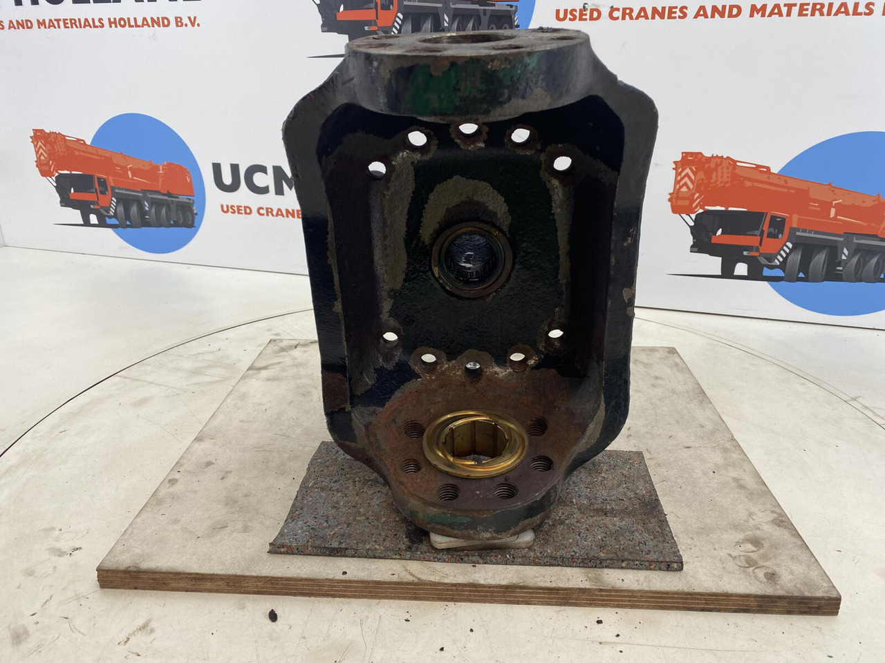 FAUN Faun ATF 30 Steering knuckle 16 holes axle 1 - Käändtelg - Autokraana: pilt 5 FAUN Faun ATF 30 Steering knuckle 16 holes axle 1 - Käändtelg - Autokraana: pilt 5