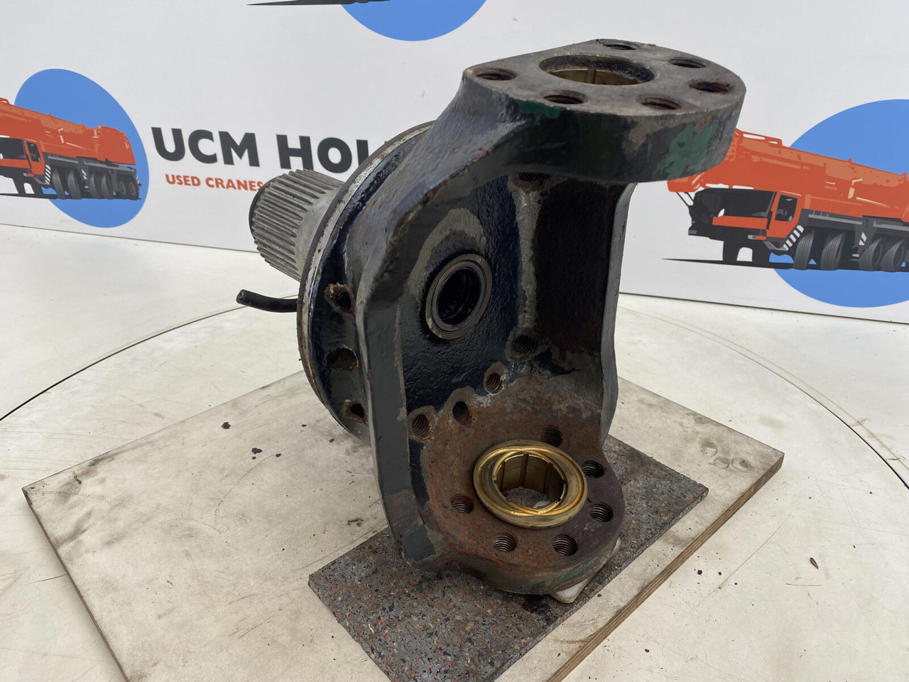 FAUN Faun ATF 30 Steering knuckle 16 holes axle 1 - Käändtelg - Autokraana: pilt 4 FAUN Faun ATF 30 Steering knuckle 16 holes axle 1 - Käändtelg - Autokraana: pilt 4