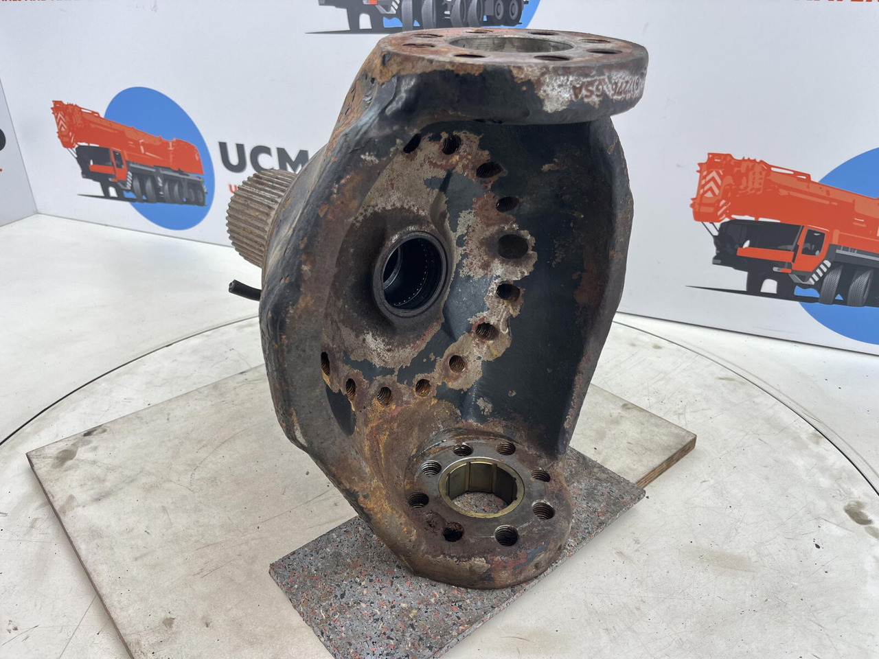 FAUN RTF 40 Steering knuckle 16 holes axle 3 - Käändtelg - Kraana: pilt 4 FAUN RTF 40 Steering knuckle 16 holes axle 3 - Käändtelg - Kraana: pilt 4