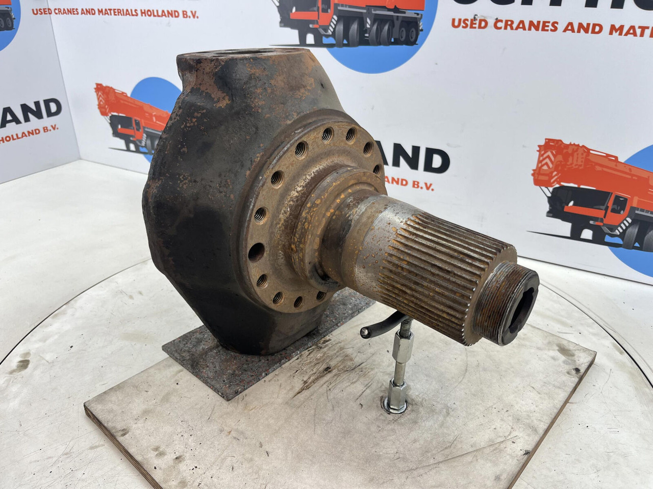 FAUN RTF 40 Steering knuckle 16 holes axle 3 - Käändtelg - Kraana: pilt 3 FAUN RTF 40 Steering knuckle 16 holes axle 3 - Käändtelg - Kraana: pilt 3