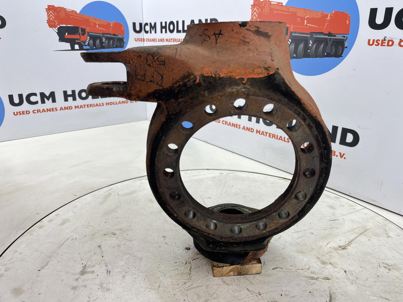 FAUN RTF 50 Steering knuckle 16 holes axle 1 right - Käändtelg - Autokraana: pilt 2 FAUN RTF 50 Steering knuckle 16 holes axle 1 right - Käändtelg - Autokraana: pilt 2