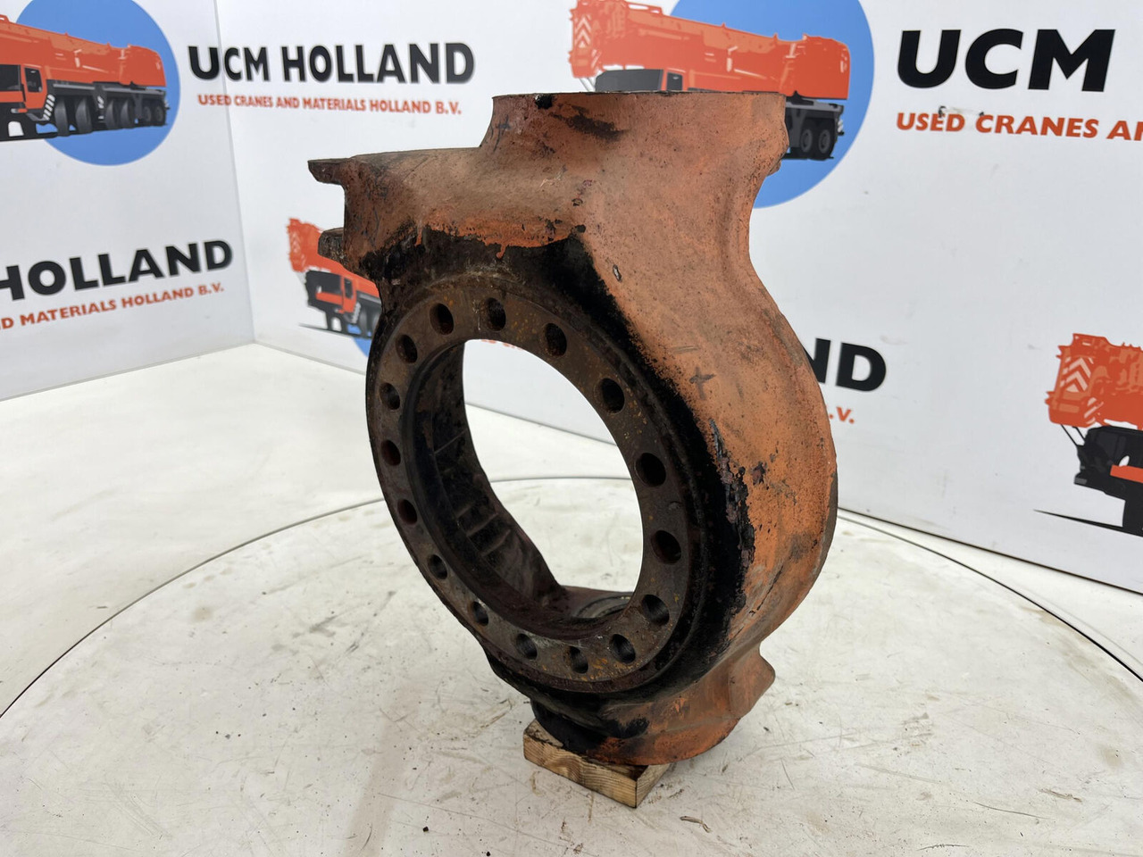 FAUN RTF 50 Steering knuckle 16 holes axle 1 right - Käändtelg - Autokraana: pilt 1 FAUN RTF 50 Steering knuckle 16 holes axle 1 right - Käändtelg - Autokraana: pilt 1