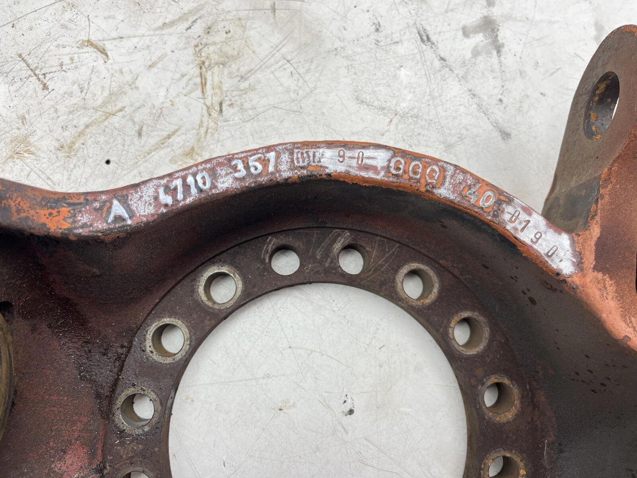 Käändtelg - Autokraana FAUN RTF 50 Steering knuckle 16 holes axle 3 left: pilt 9 Käändtelg - Autokraana FAUN RTF 50 Steering knuckle 16 holes axle 3 left: pilt 9