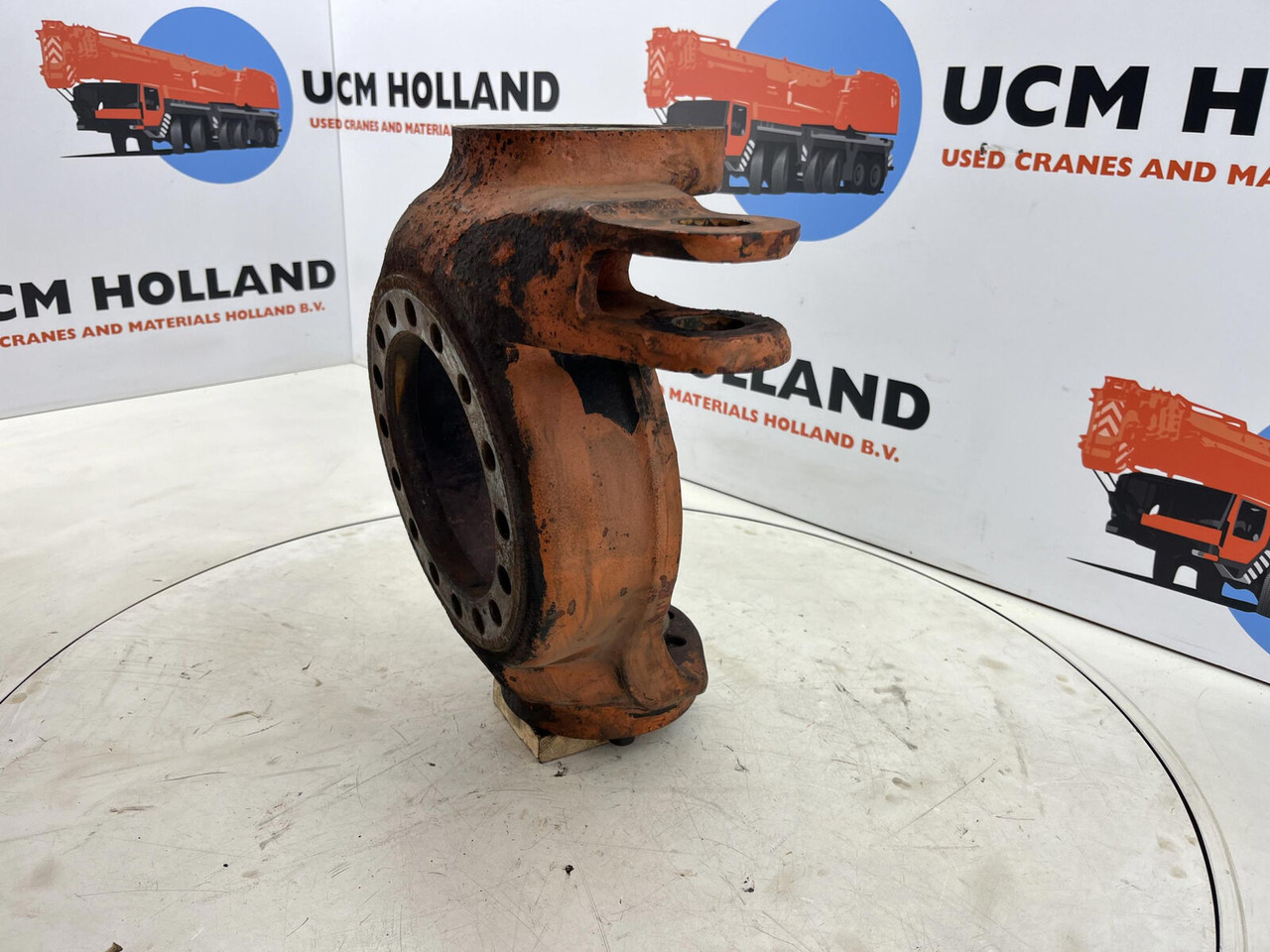 FAUN RTF 50 Steering knuckle 16 holes axle 3 left - Käändtelg - Autokraana: pilt 1 FAUN RTF 50 Steering knuckle 16 holes axle 3 left - Käändtelg - Autokraana: pilt 1