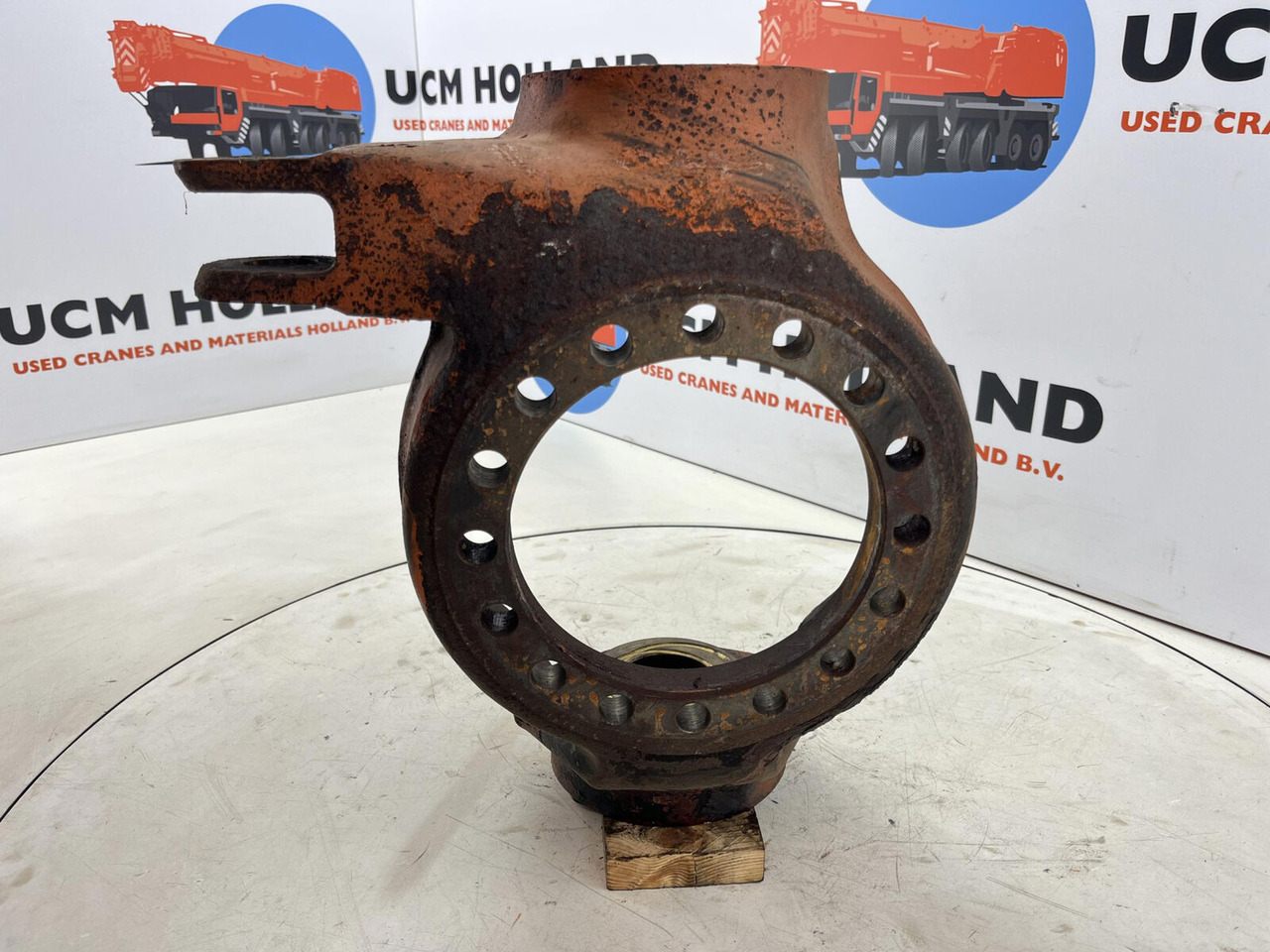 FAUN RTF 50 Steering knuckle 16 holes axle 3 right - Käändtelg - Autokraana: pilt 2 FAUN RTF 50 Steering knuckle 16 holes axle 3 right - Käändtelg - Autokraana: pilt 2