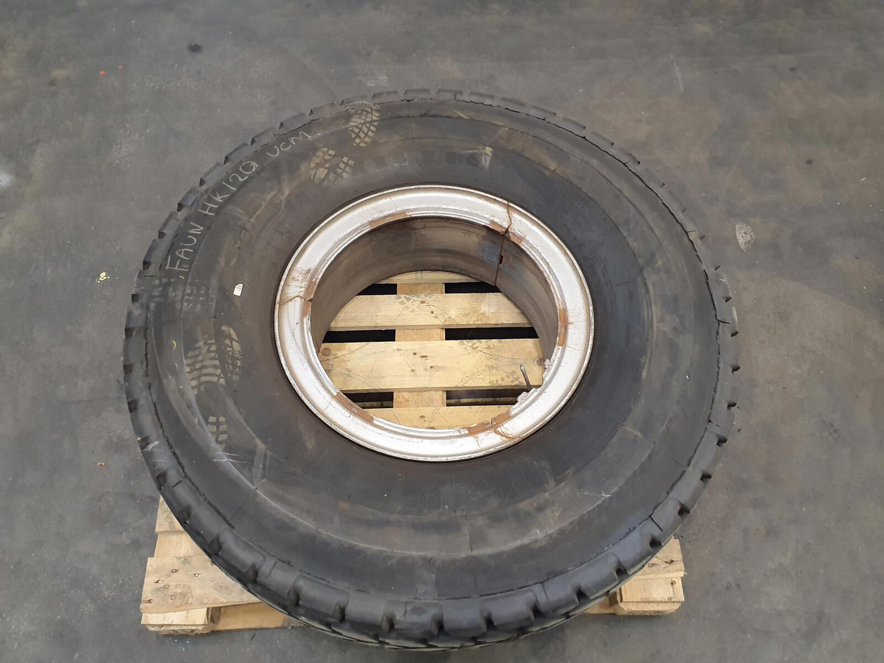 FAUN Wheel 385/95R24 3p - Komplektne ratas - Kraana: pilt 1 FAUN Wheel 385/95R24 3p - Komplektne ratas - Kraana: pilt 1