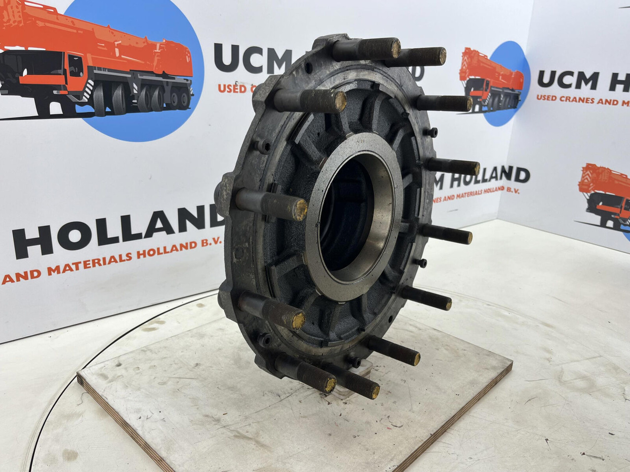 Grove GMK 3050 Megatrak wheel hub - Rumm - Kraana: pilt 2 Grove GMK 3050 Megatrak wheel hub - Rumm - Kraana: pilt 2