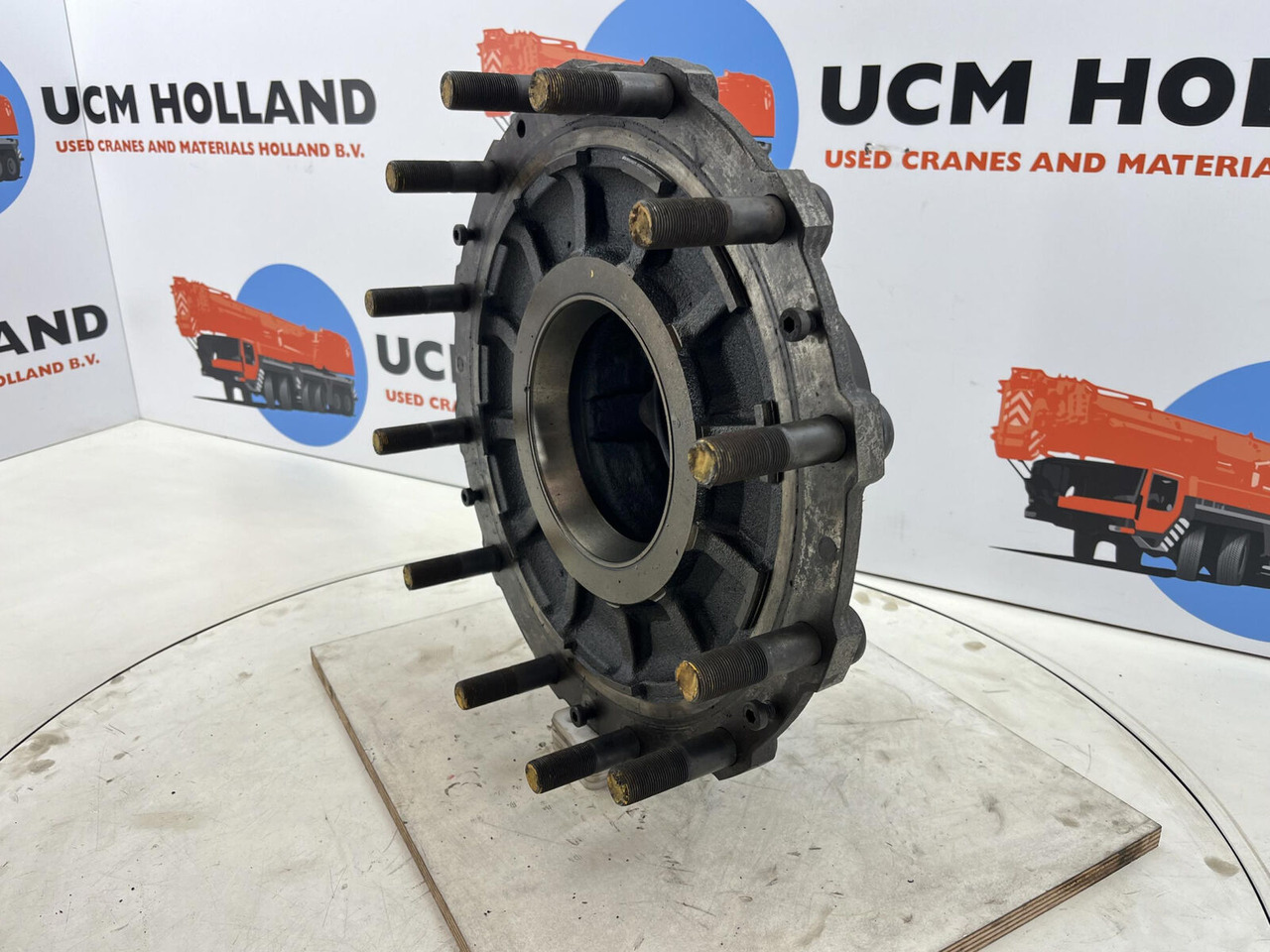Grove GMK 3050 Megatrak wheel hub - Rumm - Kraana: pilt 1 Grove GMK 3050 Megatrak wheel hub - Rumm - Kraana: pilt 1