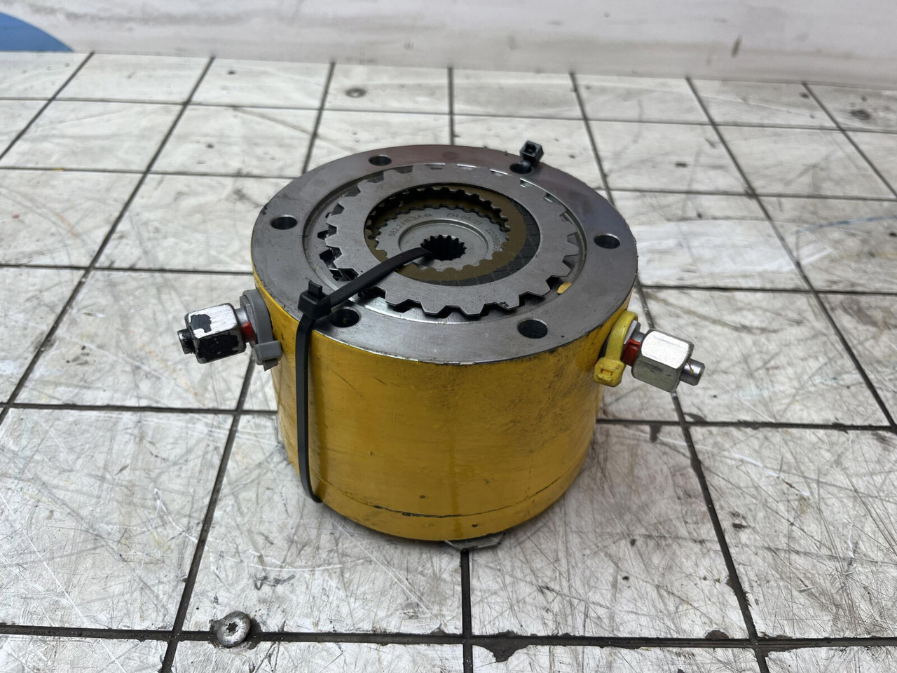 Grove GMK 6300L multiple-disk brake - Pöördemootor - Autokraana: pilt 1 Grove GMK 6300L multiple-disk brake - Pöördemootor - Autokraana: pilt 1