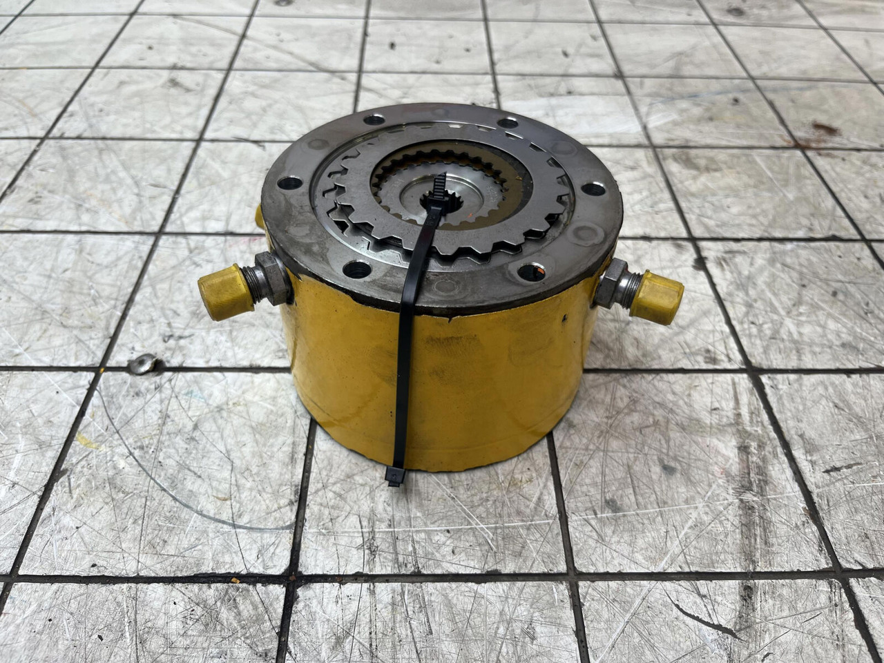 Grove GMK 6300L multiple-disk brake - Pöördemootor - Autokraana: pilt 1 Grove GMK 6300L multiple-disk brake - Pöördemootor - Autokraana: pilt 1