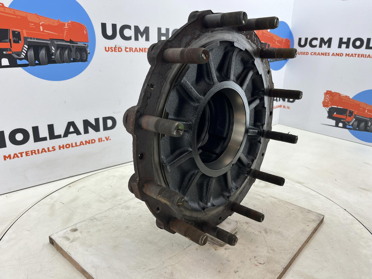 Grove GMK Megatrak wheel hub - Rumm - Kraana: pilt 2 Grove GMK Megatrak wheel hub - Rumm - Kraana: pilt 2