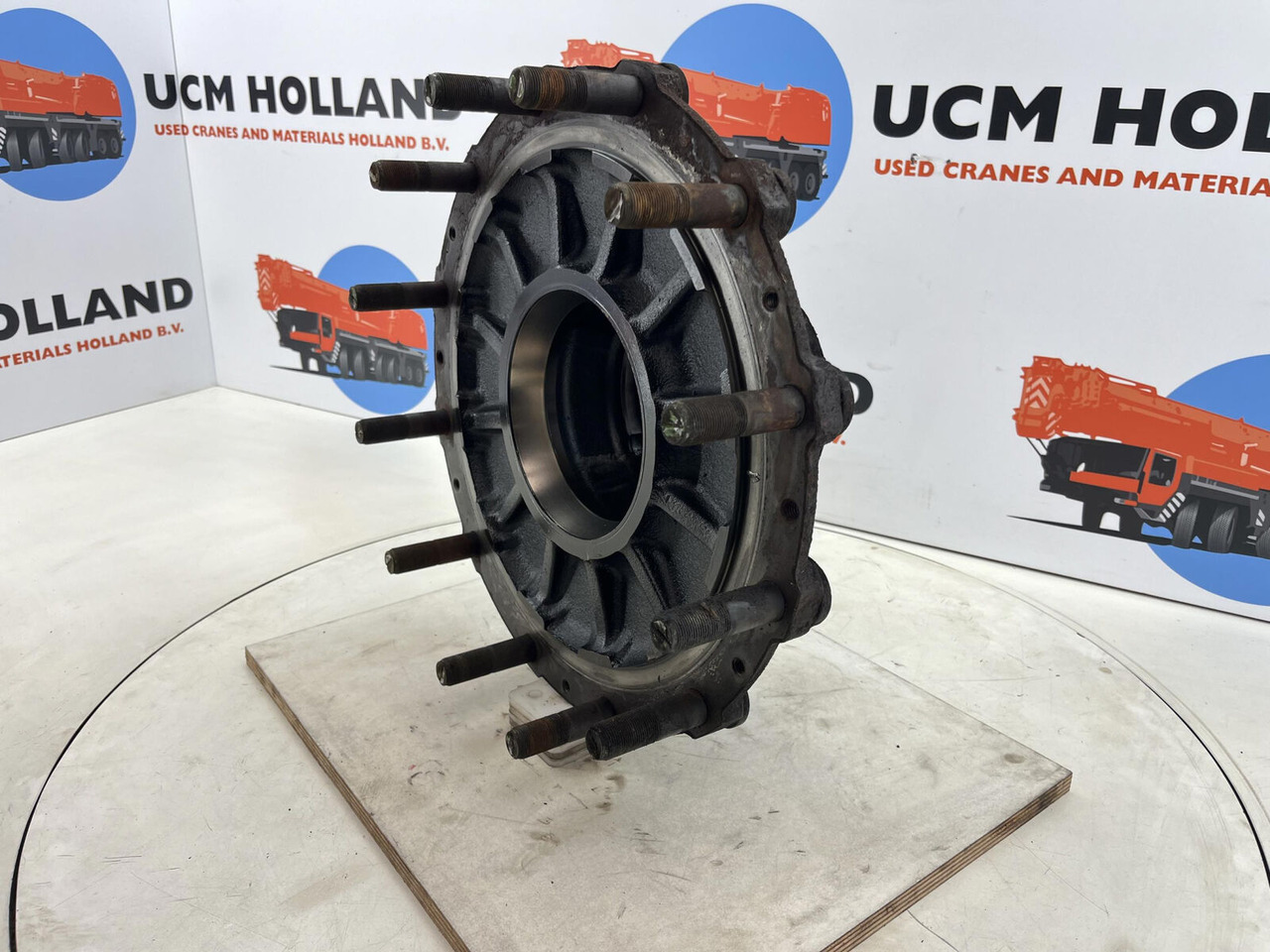 Grove GMK Megatrak wheel hub - Rumm - Kraana: pilt 1 Grove GMK Megatrak wheel hub - Rumm - Kraana: pilt 1