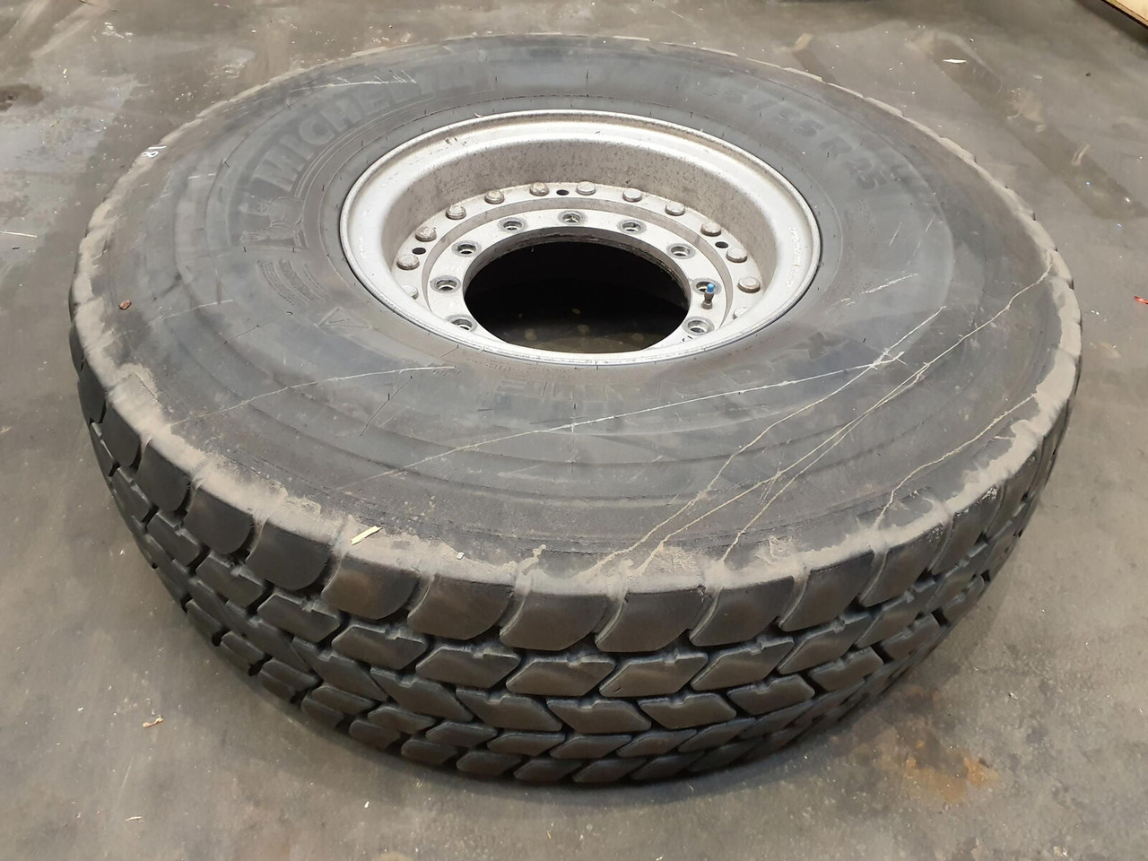 Grove Wheel 445/95R25 12 13.4 2p alu - Komplektne ratas - Kraana: pilt 2 Grove Wheel 445/95R25 12 13.4 2p alu - Komplektne ratas - Kraana: pilt 2