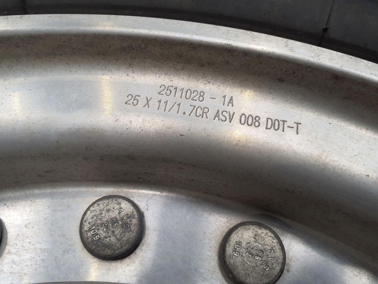 Grove Wheel 445/95R25 12 9 2p alu - Komplektne ratas - Kraana: pilt 4 Grove Wheel 445/95R25 12 9 2p alu - Komplektne ratas - Kraana: pilt 4