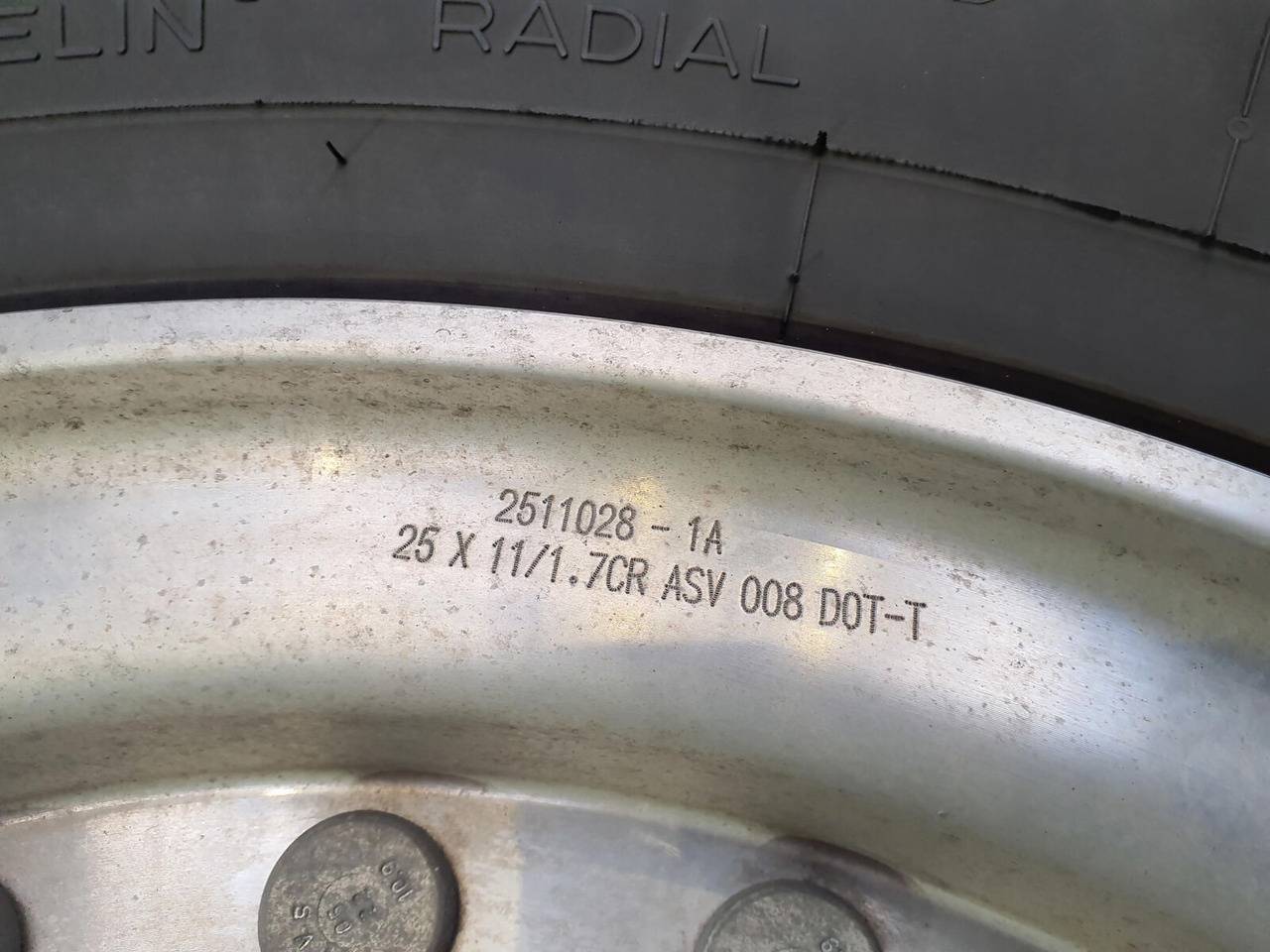 Grove Wheel 445/95R25 12 9 2p alu - Komplektne ratas - Kraana: pilt 5 Grove Wheel 445/95R25 12 9 2p alu - Komplektne ratas - Kraana: pilt 5