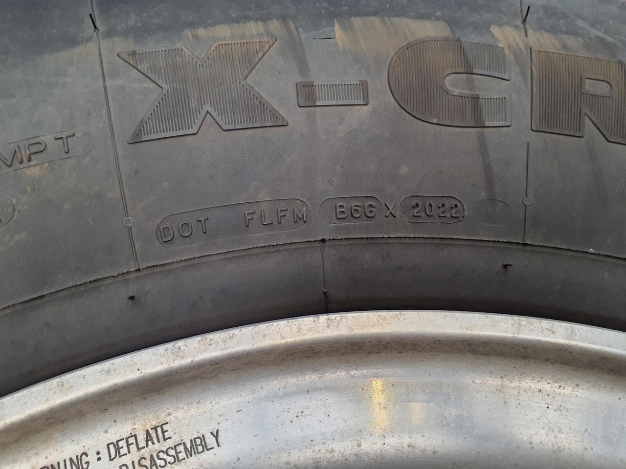 Grove Wheel 445/95R25 12 9 2p alu - Komplektne ratas - Kraana: pilt 3 Grove Wheel 445/95R25 12 9 2p alu - Komplektne ratas - Kraana: pilt 3