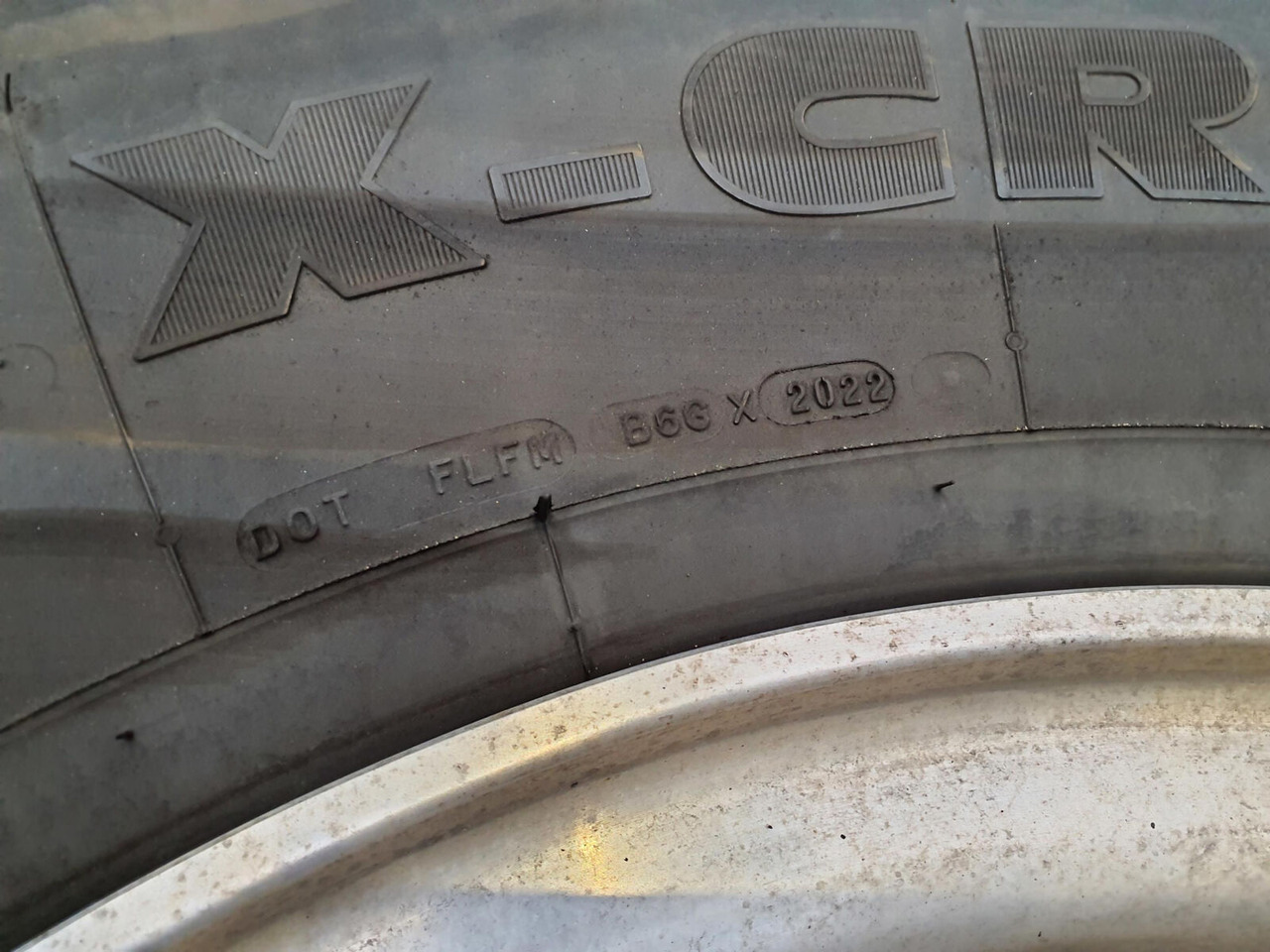 Grove Wheel 445/95R25 12 9 2p alu - Komplektne ratas - Kraana: pilt 4 Grove Wheel 445/95R25 12 9 2p alu - Komplektne ratas - Kraana: pilt 4