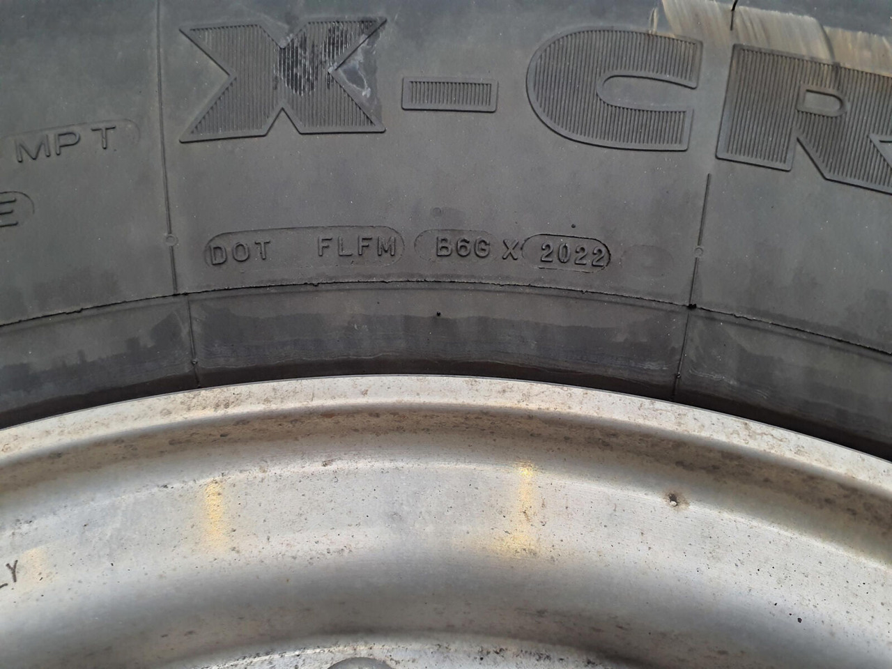 Grove Wheel 445/95R25 12 9 2p alu - Komplektne ratas - Kraana: pilt 4 Grove Wheel 445/95R25 12 9 2p alu - Komplektne ratas - Kraana: pilt 4