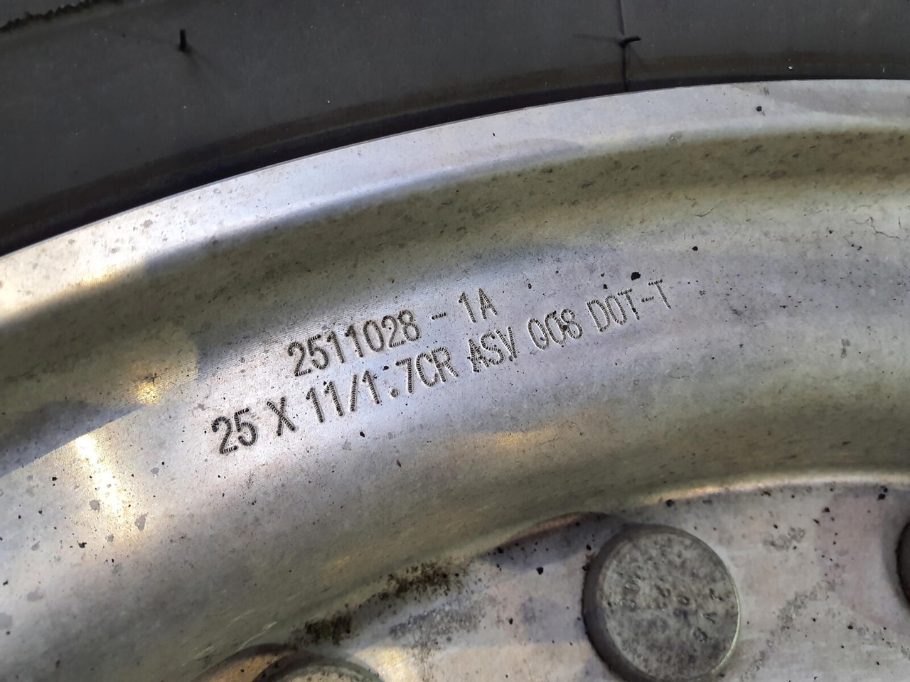 Grove Wheel 445/95R25 12 9 2p alu - Komplektne ratas - Kraana: pilt 5 Grove Wheel 445/95R25 12 9 2p alu - Komplektne ratas - Kraana: pilt 5