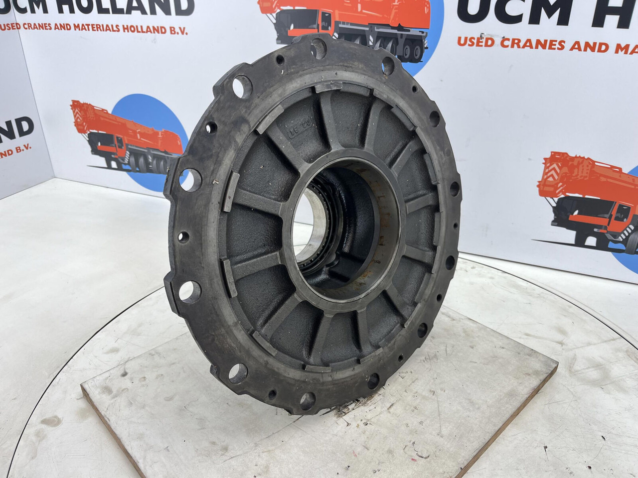 Krupp KMK 3045 Megatrak wheel hub - Rumm - Ehitusmasinad: pilt 2 Krupp KMK 3045 Megatrak wheel hub - Rumm - Ehitusmasinad: pilt 2
