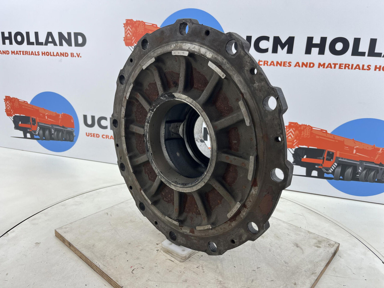 Krupp KMK 3045 Megatrak wheel hub - Rumm - Kraana: pilt 1 Krupp KMK 3045 Megatrak wheel hub - Rumm - Kraana: pilt 1