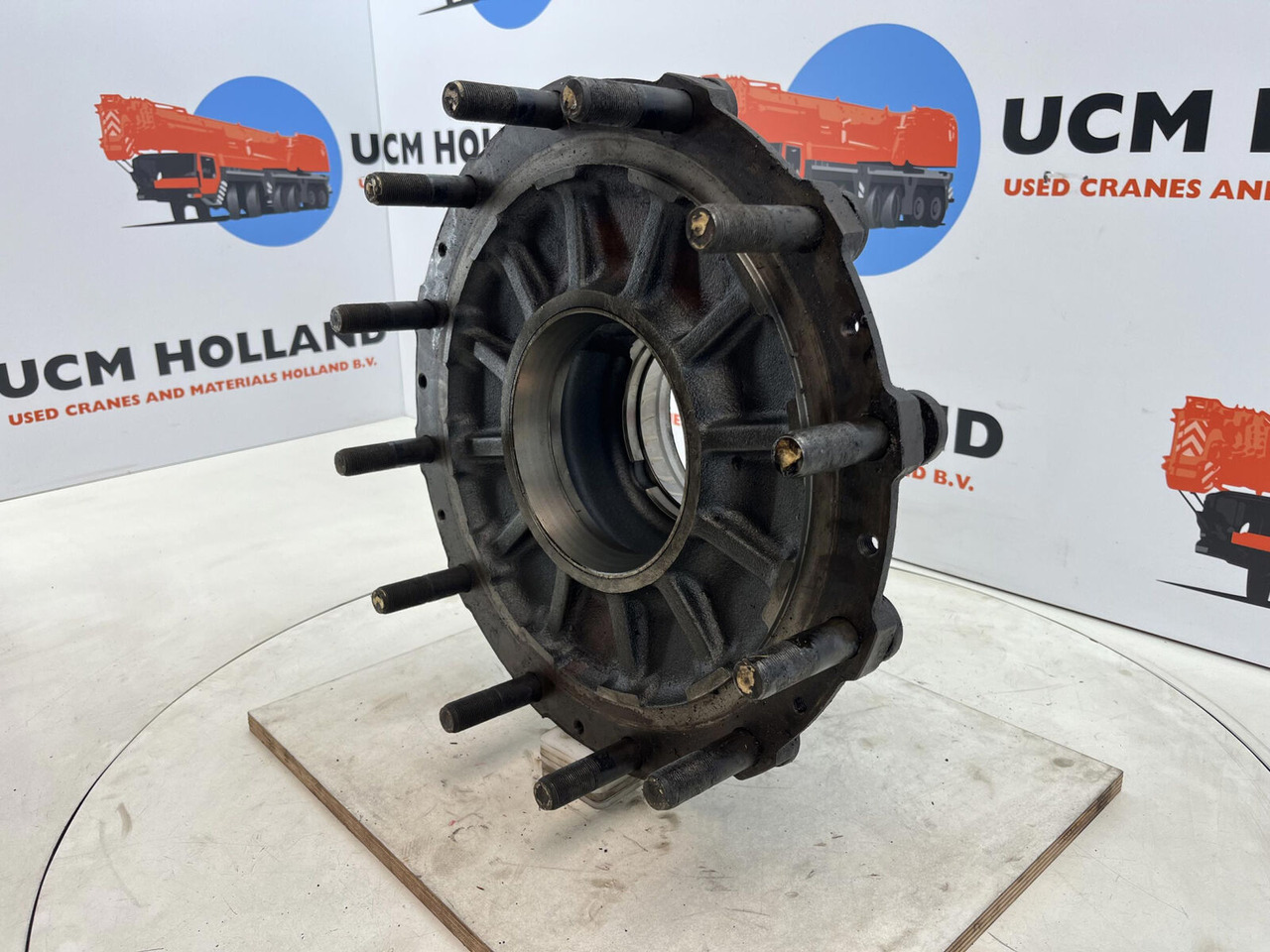 Krupp KMK 3045 Megatrak wheel hub - Rumm - Kraana: pilt 1 Krupp KMK 3045 Megatrak wheel hub - Rumm - Kraana: pilt 1