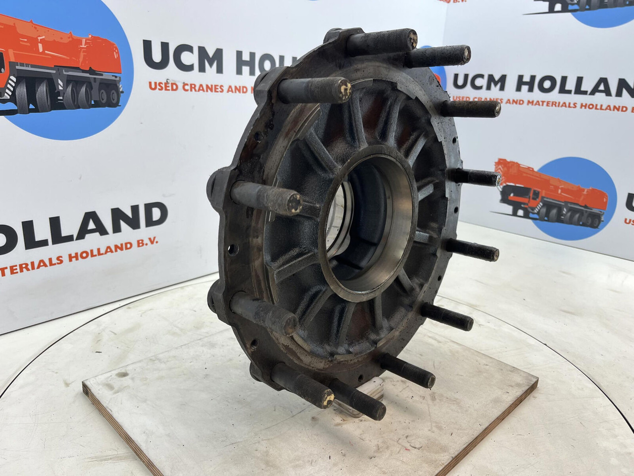 Krupp KMK 3045 Megatrak wheel hub - Rumm - Kraana: pilt 2 Krupp KMK 3045 Megatrak wheel hub - Rumm - Kraana: pilt 2