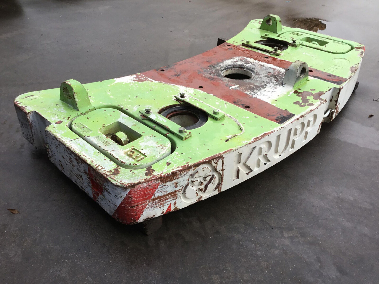 Krupp KMK 3045 counterweight 3,4 + 0,2 + 0,2 ton - Vastukaal - Autokraana: pilt 1 Krupp KMK 3045 counterweight 3,4 + 0,2 + 0,2 ton - Vastukaal - Autokraana: pilt 1