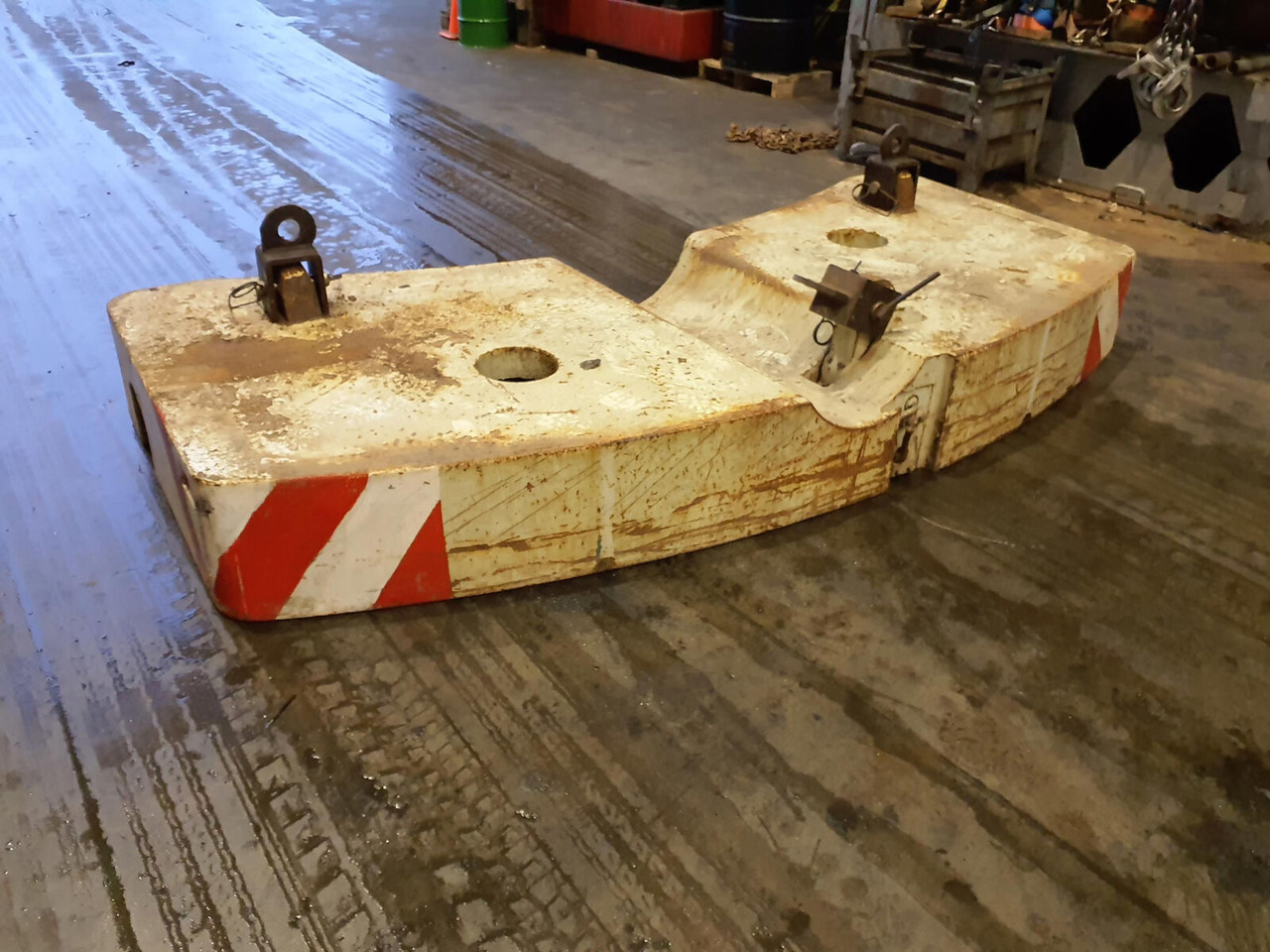 Krupp KMK 4080-5110-5120 counterweight 5,8 ton - Vastukaal - Autokraana: pilt 1 Krupp KMK 4080-5110-5120 counterweight 5,8 ton - Vastukaal - Autokraana: pilt 1