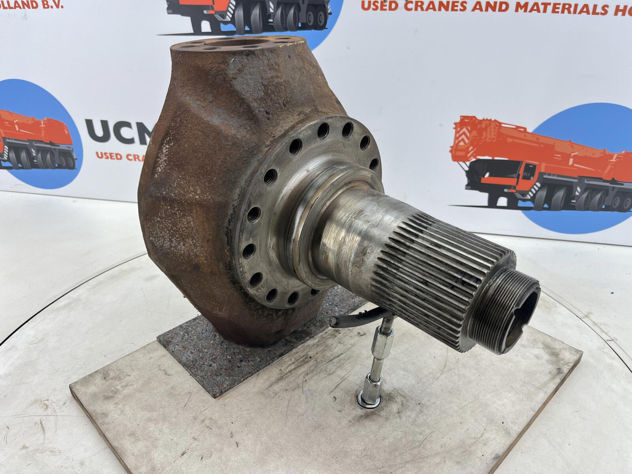Krupp KMK 5100 Steering knuckle 16 holes axle 1 - Käändtelg - Autokraana: pilt 3 Krupp KMK 5100 Steering knuckle 16 holes axle 1 - Käändtelg - Autokraana: pilt 3
