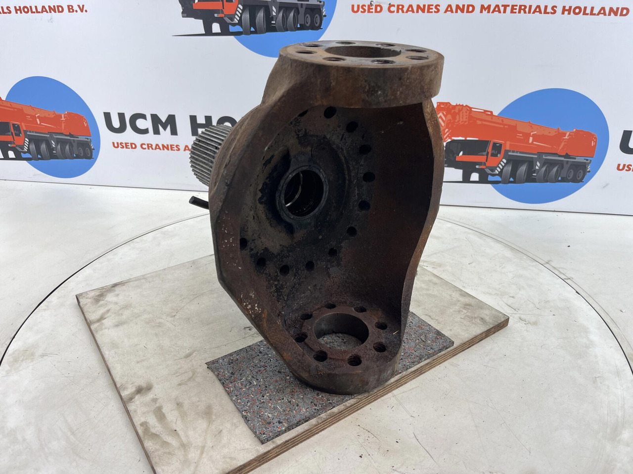 Krupp KMK 5100 Steering knuckle 16 holes axle 1 - Käändtelg - Autokraana: pilt 4 Krupp KMK 5100 Steering knuckle 16 holes axle 1 - Käändtelg - Autokraana: pilt 4