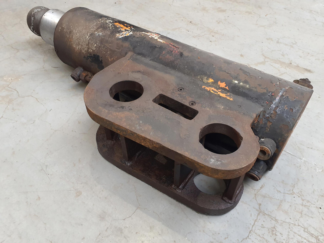 Liebherr LT 1160 outrigger cylinder - Hüdrauliline silinder - Autokraana: pilt 4 Liebherr LT 1160 outrigger cylinder - Hüdrauliline silinder - Autokraana: pilt 4