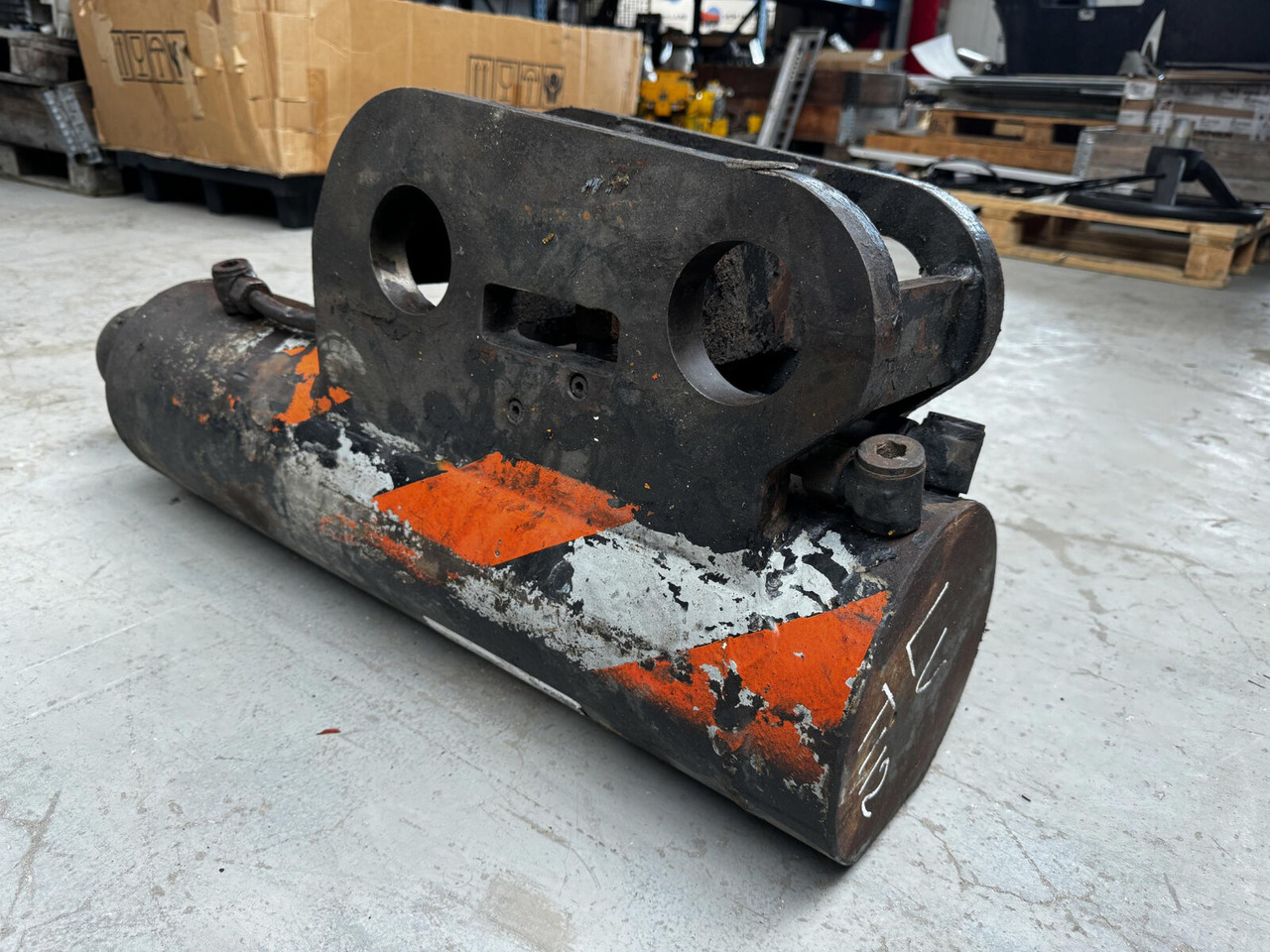 Liebherr LT 1160 support cylinder - Hüdrauliline silinder - Autokraana: pilt 2 Liebherr LT 1160 support cylinder - Hüdrauliline silinder - Autokraana: pilt 2