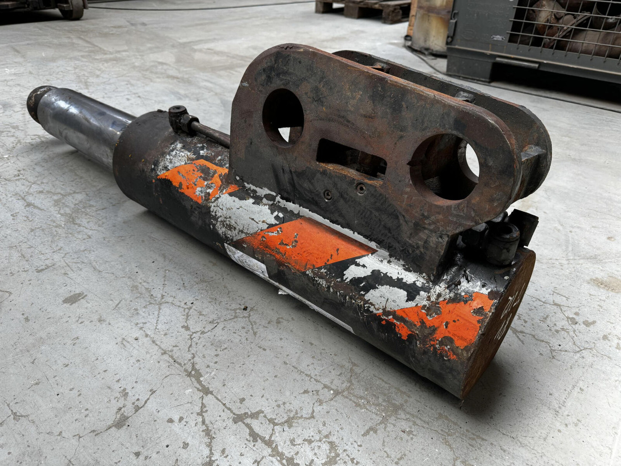 Liebherr LT 1160 support cylinder - Hüdrauliline silinder - Autokraana: pilt 1 Liebherr LT 1160 support cylinder - Hüdrauliline silinder - Autokraana: pilt 1