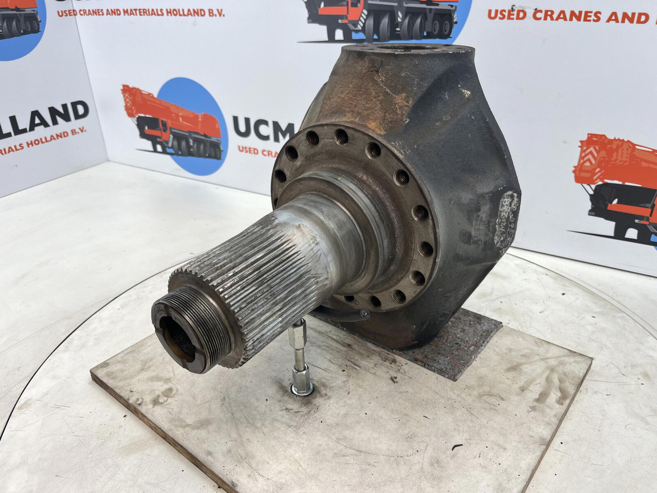 Liebherr LTM 1035 Steering knuckle 16 holes axle 1 - Käändtelg - Autokraana: pilt 1 Liebherr LTM 1035 Steering knuckle 16 holes axle 1 - Käändtelg - Autokraana: pilt 1