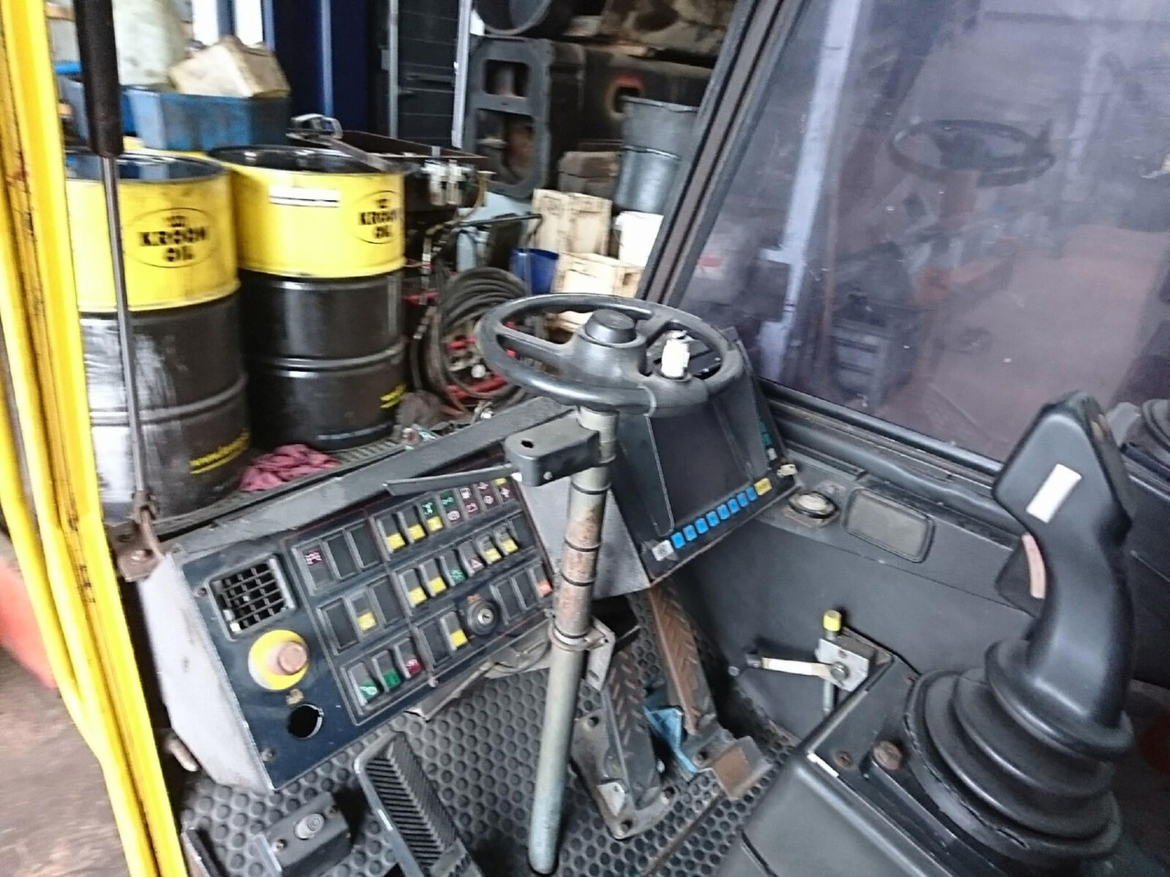 Liebherr LTM 1050-1 upper cabin - Kabiin - Kraana: pilt 4 Liebherr LTM 1050-1 upper cabin - Kabiin - Kraana: pilt 4